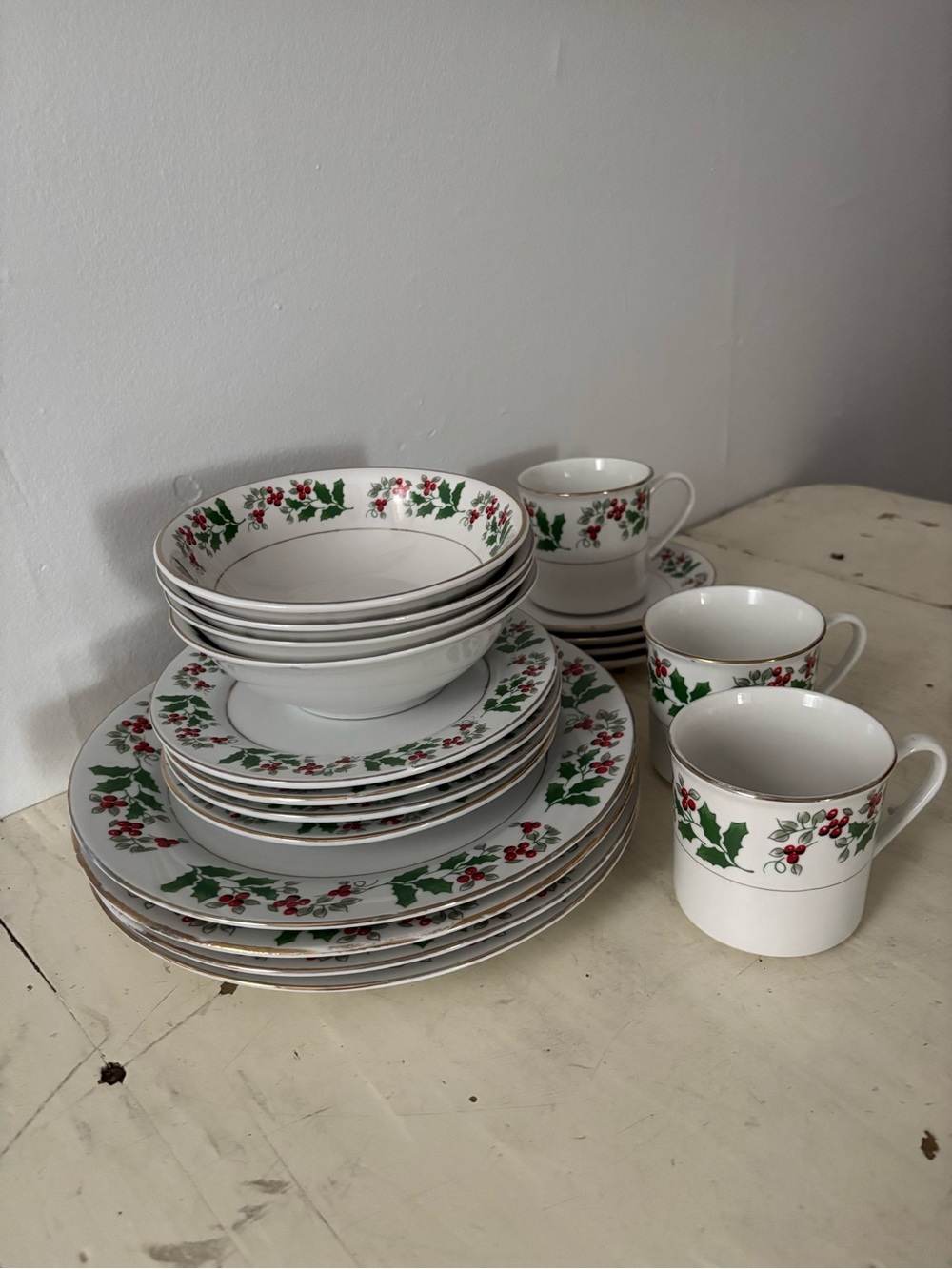 Gibson Vintage Festive Holly Dinnerware Set - Holiday Gold